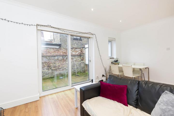 Modern Apartment with Private Patio Haverstock Hill, Belsize Park